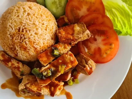 Fried tofu with ginger garlic rice